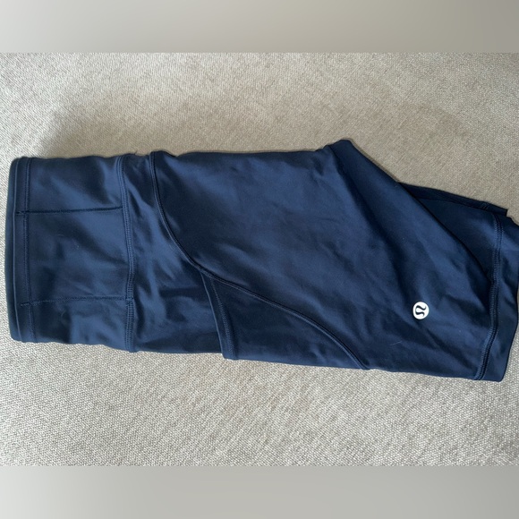 Lululemon - True Navy - Fast & Free 8” Shorts - Size 4 - With Pockets - Picture 4 of 7